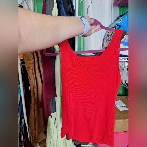 2 medium tank tops St John's Bay - Picture 2 of 3